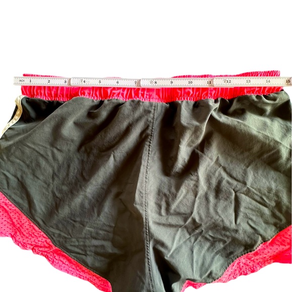 Under Armour • Athletic Shorts • Women’s size S - Picture 6 of 7